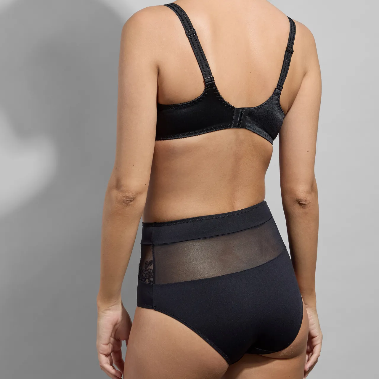 Paola Deep Brief in Black