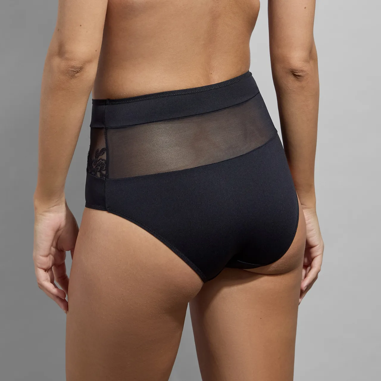 Paola Deep Brief in Black